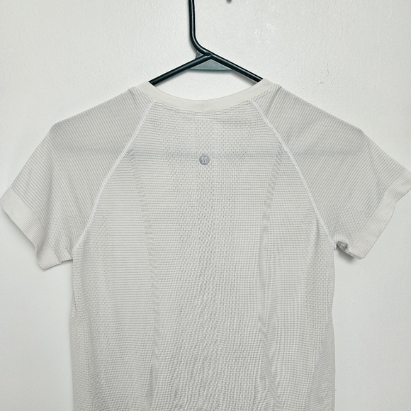Lululemon Swiftly Tech Short Sleeve  Top Sz 6 Silver White - Picture 7 of 9